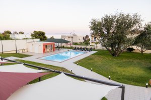 Ιδιωτική πισίνα της Villa Memories με BBQ και σκεπασμένο χώρο